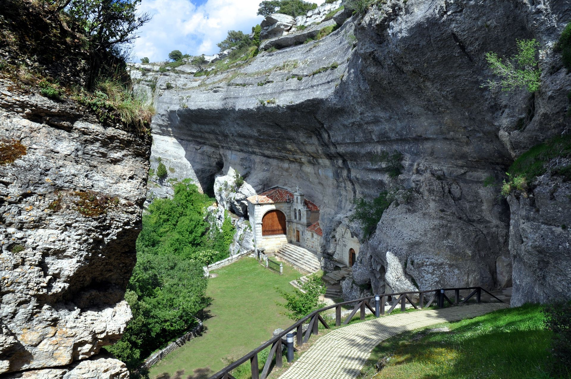 Exterior Ermita de San Bernabé