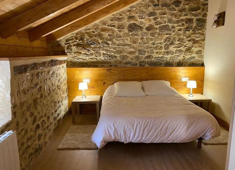 LA CASA DEL NOGAL DEL MOLINO DE BUTRERA