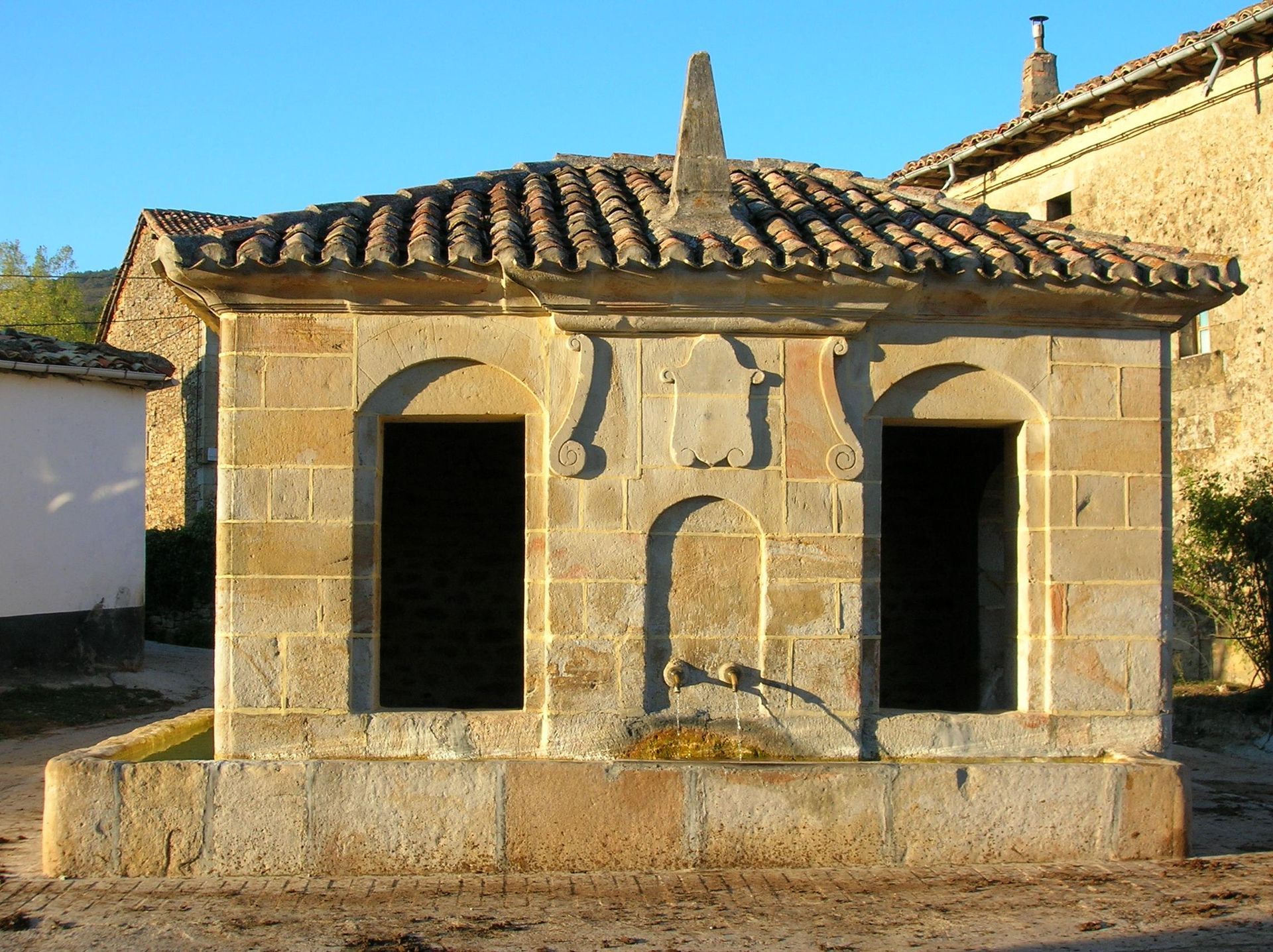 Casas Blasonadas y lavaderos tradicionales